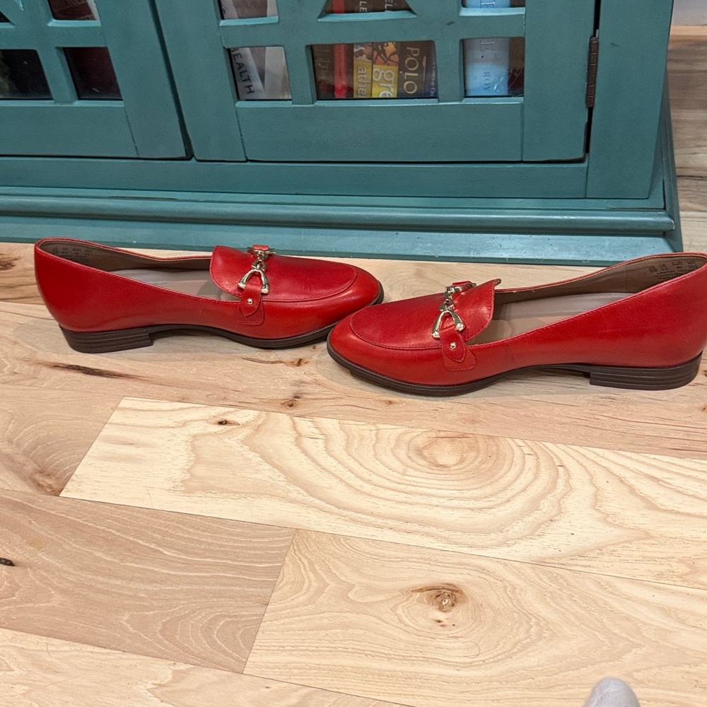 Naturalizer Red Leather Flats with Gold Chain - Picture 5 of 5